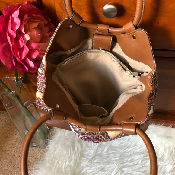 🍁Relic/ Cute print with multicolored hand bag. - Picture 4 of 8